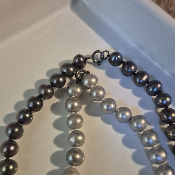 Elegant Black and Silver Pearl Necklaces - Picture 2 of 4